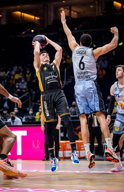 通过租借的 通过租借的