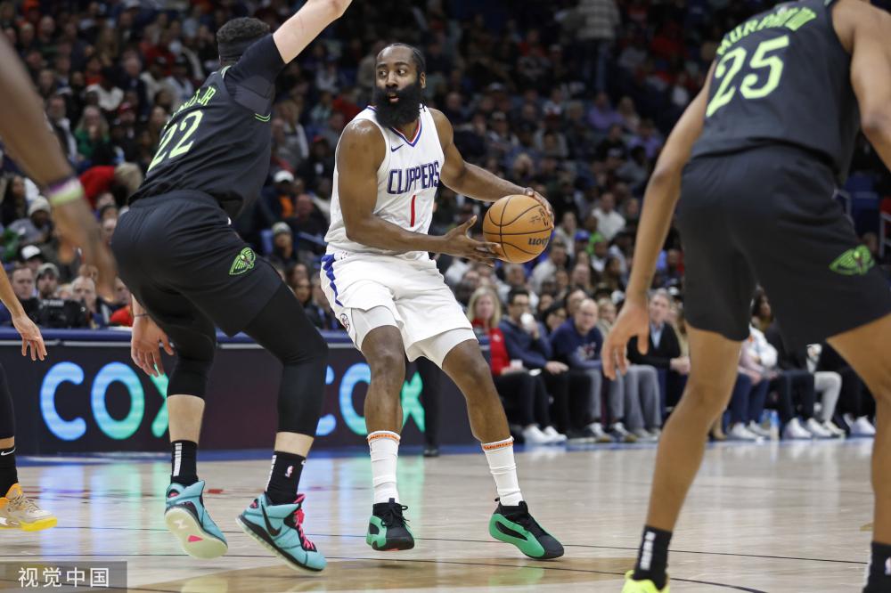 甜😍阳光+大海+沙滩+狗狗，若奥-内维斯和女友一同享受假期