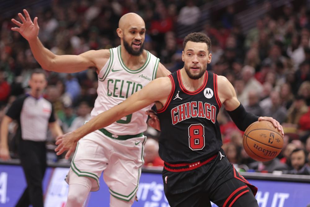 甜😍阳光+大海+沙滩+狗狗，若奥-内维斯和女友一同享受假期